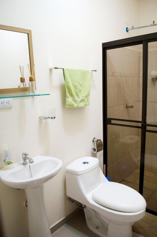 Guesthouse Casa Lapa2 알라후엘라 외부 사진
