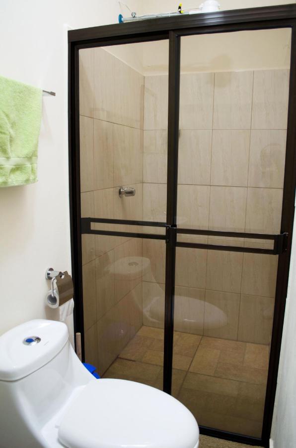 Guesthouse Casa Lapa2 알라후엘라 외부 사진